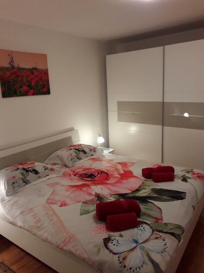 Apartments Alen พูลา ภายนอก รูปภาพ